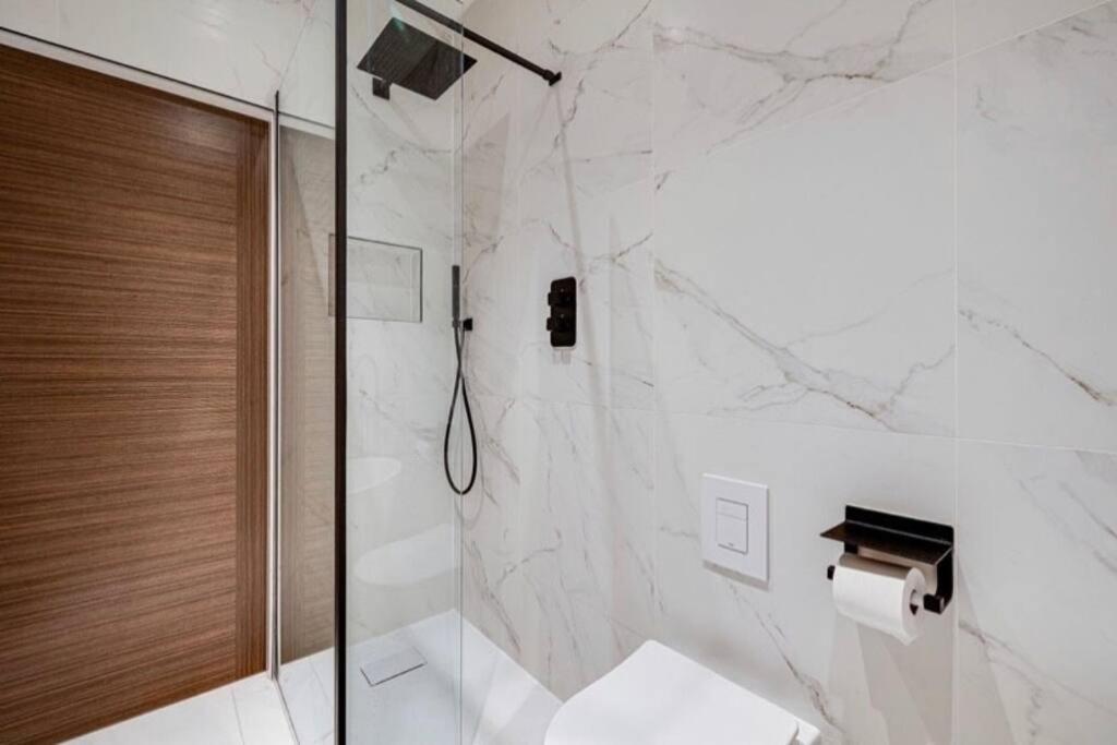 Luxury Apartment: City Centre, Stylish, Modern Chester Buitenkant foto