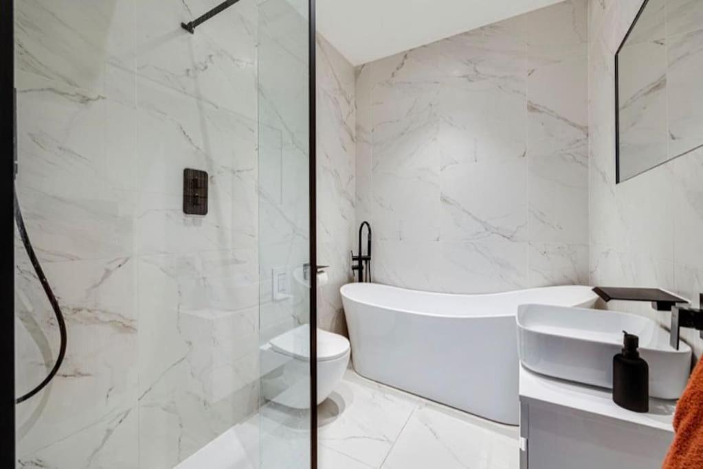 Luxury Apartment: City Centre, Stylish, Modern Chester Buitenkant foto